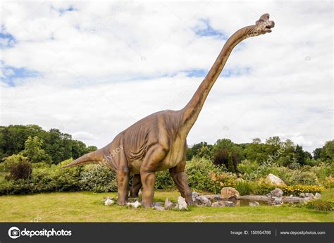 Foto: dinosaurio real | Escultura de dinosaurio de tamaño ...