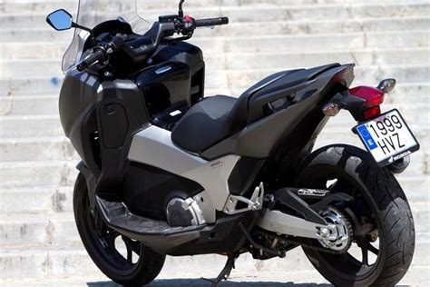 Foto Prueba Honda Integra 750 DCT   imagen posapies moto