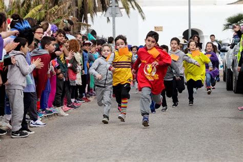 Fotogalería: Los alumnos del CEIP Sant Jordi celebran el Dijous Llarder