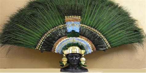 Fotografía del famoso penacho de Moctezuma. | The Americas en 2019 ...