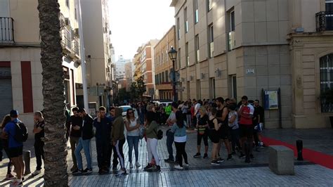 Fotos: Alfombra roja para acceder al Centro Comercial Torrecárdenas en ...