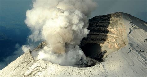 FOTOS: el volcán Popocatépetl entra en erupción en México ...