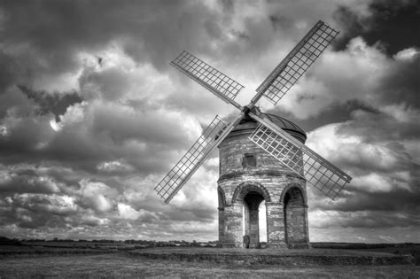 Fotos gratis : en blanco y negro, campo, nublado, redondo, molino ...