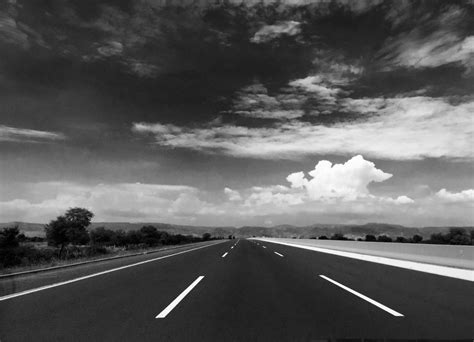 Fotos gratis : horizonte, nube, en blanco y negro, cielo, la carretera ...