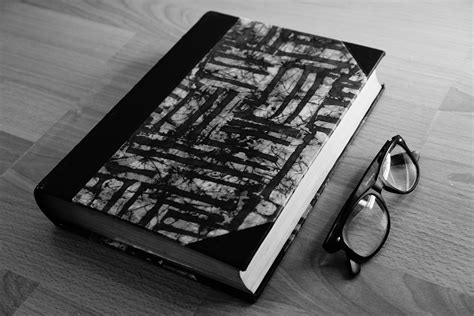 Fotos gratis : libro, leer, en blanco y negro, fotografía ...