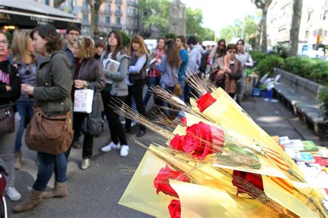 Fotos: Imágenes de Sant Jordi en Barcelona | Cataluña | EL PAÍS