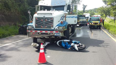 FOTOS| Motociclistas mueren tras ser arrollados por rastra ...