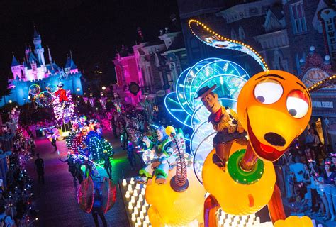 FOTOS Y VÍDEOS: Disneyland celebra 60 años con nueva parada