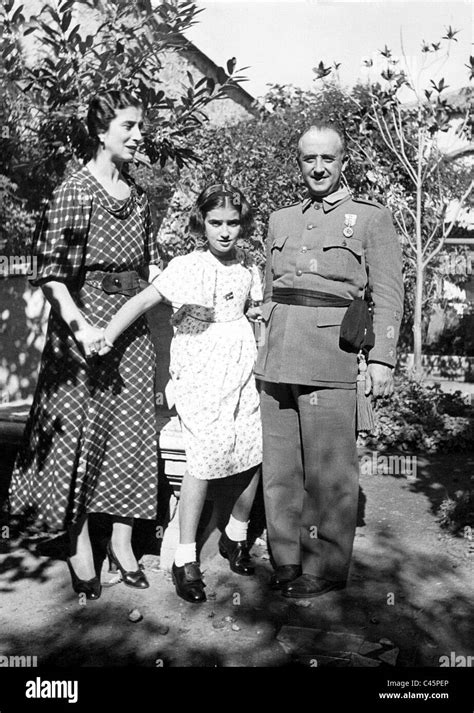 Francisco Franco con su familia, 1936 Fotografía de stock   Alamy