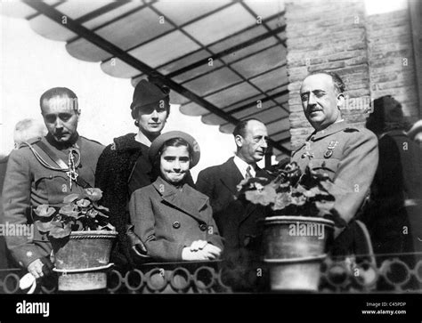 Francisco Franco con su familia, 1937 Fotografía de stock   Alamy