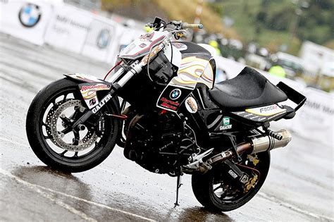 Freestyle sobre asfalto: así es una moto de Stunt ...