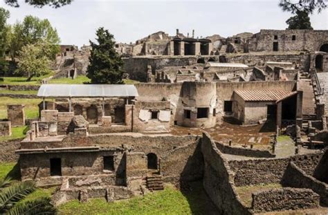 Frozen in Time: Casts of Pompeii Reveal Last Moments of ...