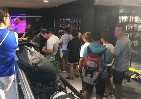 Futbol Emotion inaugura su tienda 21 en San Sebastián ...