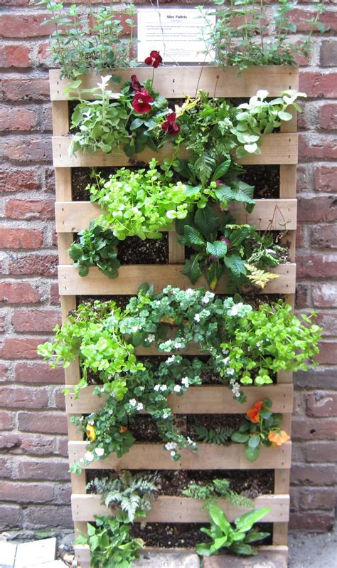 Garden and Bliss: Repurposing Wood Pallets