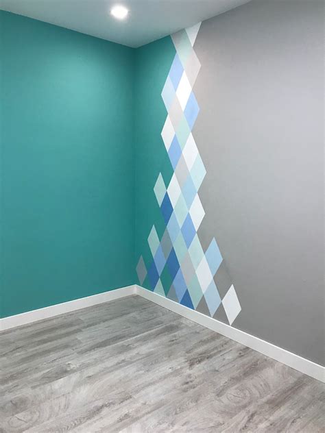 Geometric wallpainting | Wall paint designs, Bedroom wall designs, Diy ...