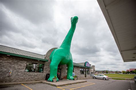 Giant Sinclair Dinosaur in Wisconsin Dells, Wisconsin ...