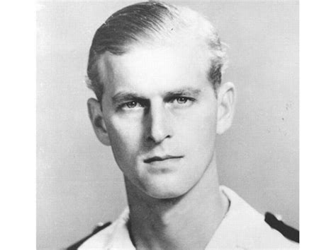 Giovane ufficiale di marina Principe Filippo, i 99 anni celebrati con ...