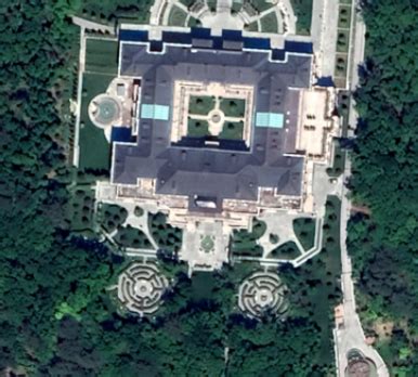 Google Maps: Vladimir Putin s palace in Russia caught on ...
