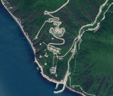 Google Maps: Vladimir Putin s palace in Russia caught on ...