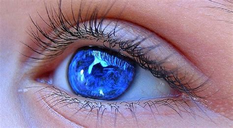 Google patenta un dispositivo que se inyecta en el ojo ...