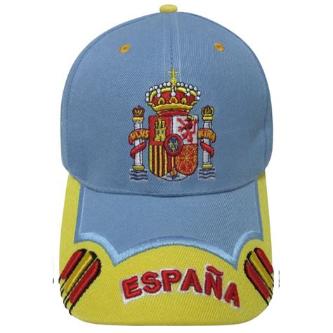 gorra azul celeste con escudo de España bordado en la parte frontal
