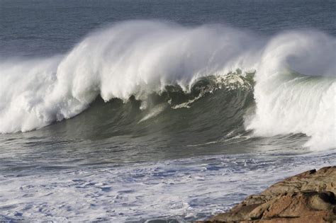 Grandes olas azotan hoy la costa en la zona de... | Espana ...