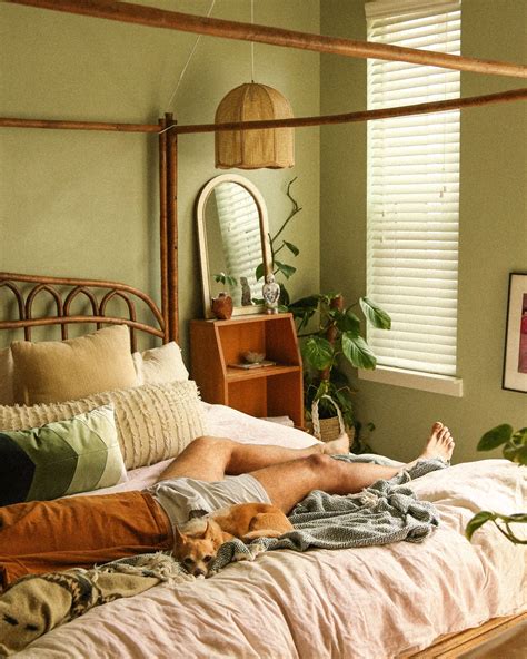 Green Vintage Bedroom! | Girl apartment decor, Room ideas bedroom ...