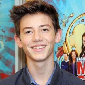 Griffin Gluck Birthday, Real Name, Age, Weight, Height, Family, Contact ...