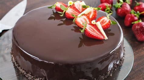 Guaranteed Strawberry Chocolate Mirror Cake Bliss