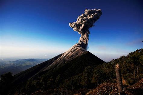 Guatemala volcano eruption: Fuego blows 10 TIMES EVERY ...