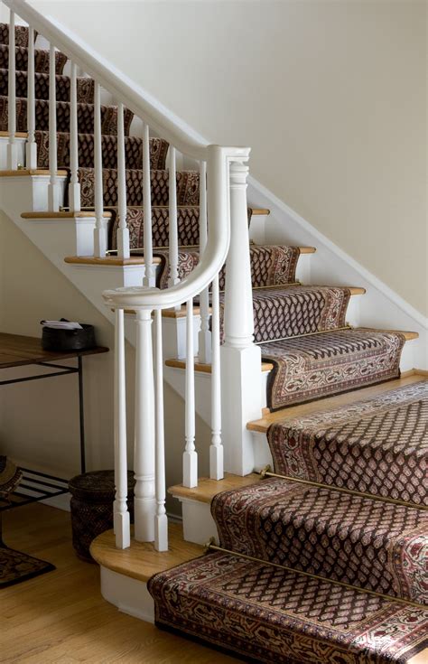 Guide to Choosing a Carpet Runner for Stairs