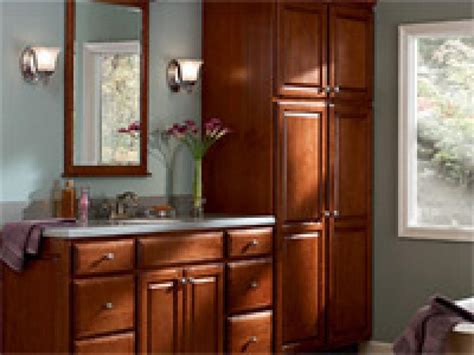 Guide to Selecting Bathroom Cabinets | HGTV