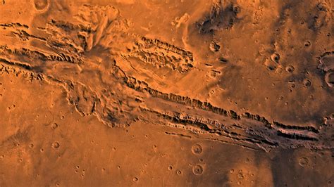 Hallan en Marte rastros  recientes  de agua   RT
