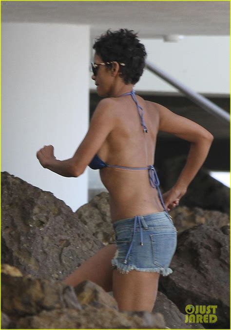 Halle Berry: Bikini Beach Babe!: Photo 2723577 | Bikini ...