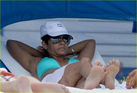 Halle Berry: Miami Beach Babe: Photo 2455151 | Bikini ...