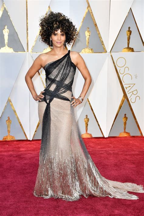 Halle Berry Oscar 2017 Red Carpet Arrival: Oscars Red ...