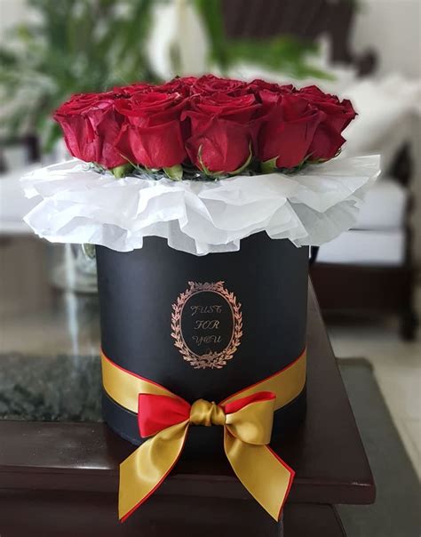 Hermosa caja de rosas  Un regalo para San Valentín hermoso