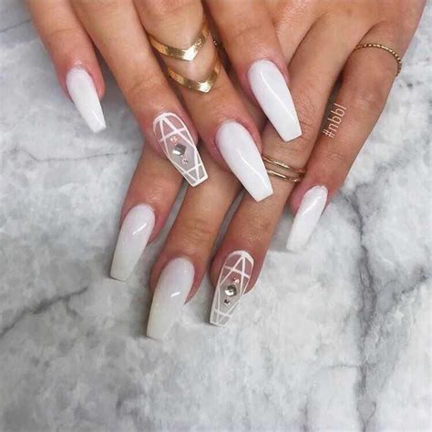 Hermosas Diseños de Uñas en Blanco que te Encantarán ...