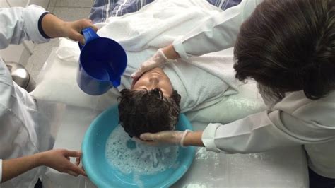 Higiene y confort del paciente inconsciente  Cabello y Boca   Tecnica
