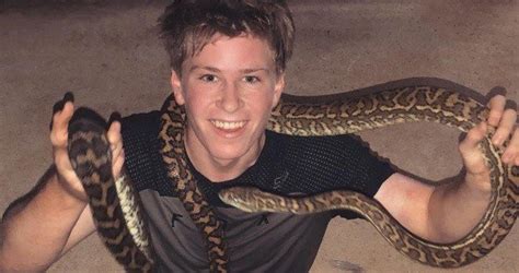 Hijo de Steve Irwin se hace viral con video siendo mordido por una ...