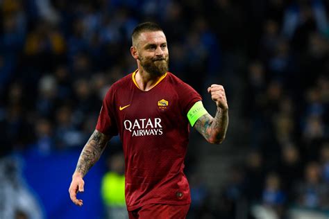 Hilarious   De Rossi goes to Roma game in disguise ...