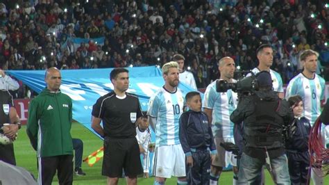 Himno Nacional Argentino en Estadio Malvinas. Argentina Vs ...