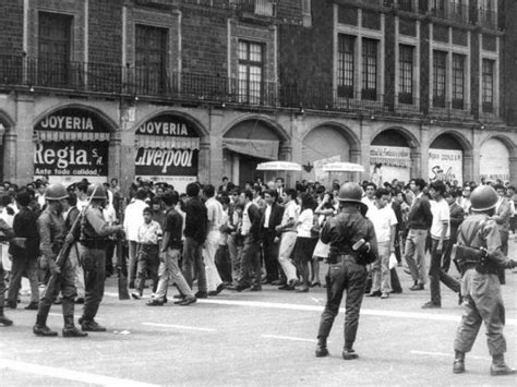 Histórico 1968  Expulsan, otra vez, a estudiantes del Zócalo | Estudio ...