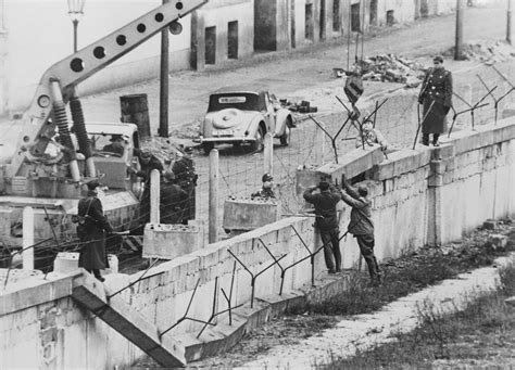 History Of The Berlin Wall In Pictures   Thedelite