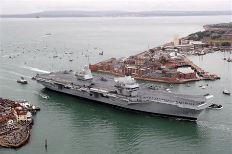 HMS Queen Elizabeth makes first entry | Royal Navy