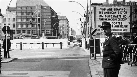 Horrores, secretos y muertes bajo el Muro de Berlín, a 59 ...