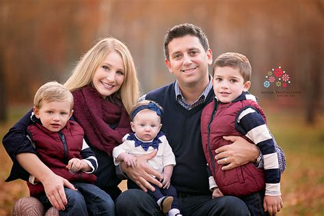How amazing are these Fall Family Portraits in New Jersey!!