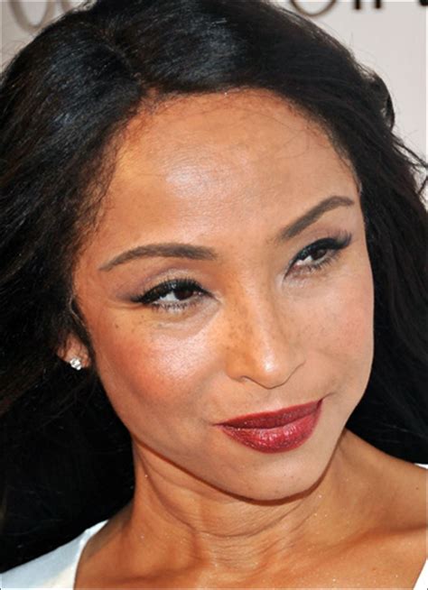How Tall is Sade Adu? Height  2019  – How Tall is Man?