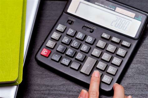 How to Calculate Annual Salary from Hourly Wage: 4 Steps