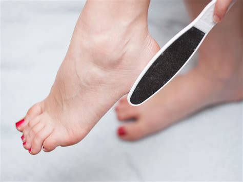 How to Care for Rough, Dry Feet: 4 Steps  with Pictures